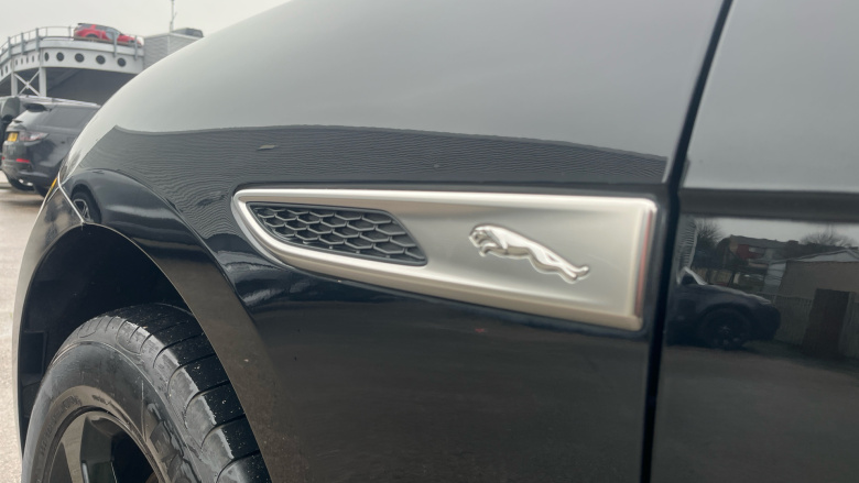 Jaguar F-Pace 2.0 D200 R-Dynamic S 5dr Auto AWD Diesel Estate